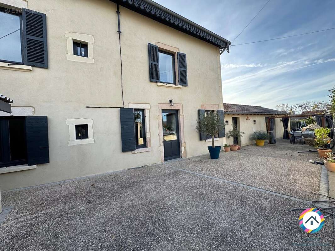 Maison à MONTMERLE-SUR-SAONE