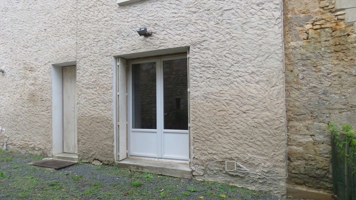 Ensemble immobilier de 2 maisons (en pierres et mitoyennes) avec une grange (en pierres) Secteur SAINT RAPHAEL - photo 8