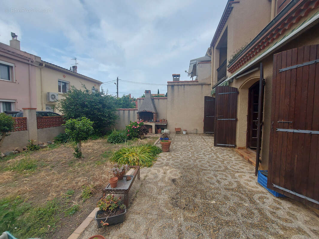 A Villelongue de la salanque grande maison de village avec potentiel - photo 21