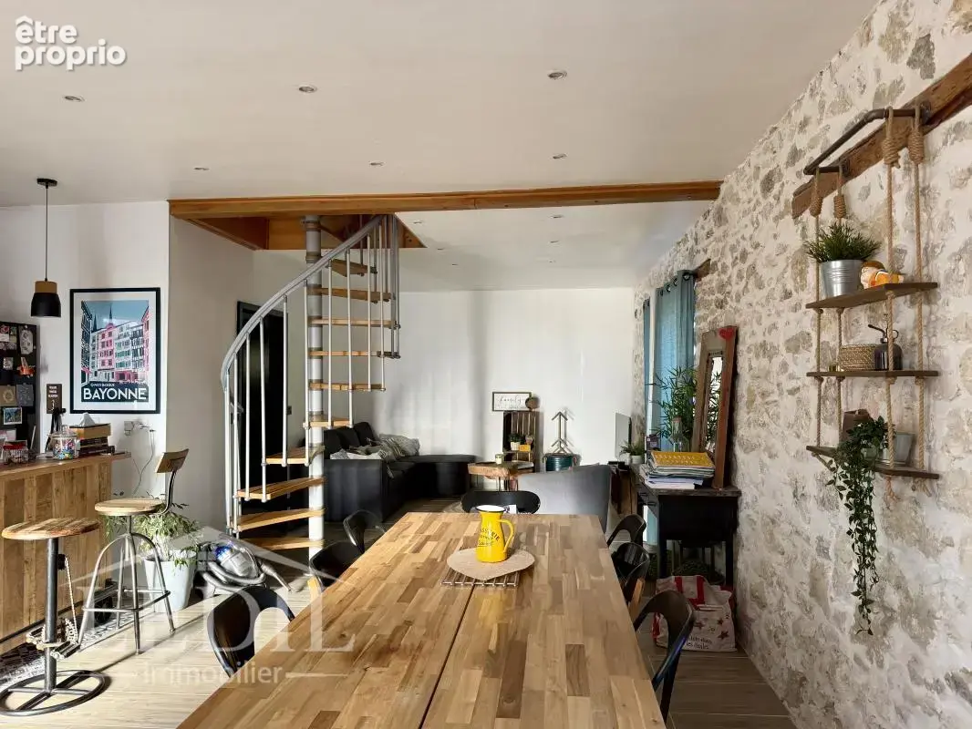 Maison en pierre rénovée - Charme de l'ancien et confort du quotidien - photo 4
