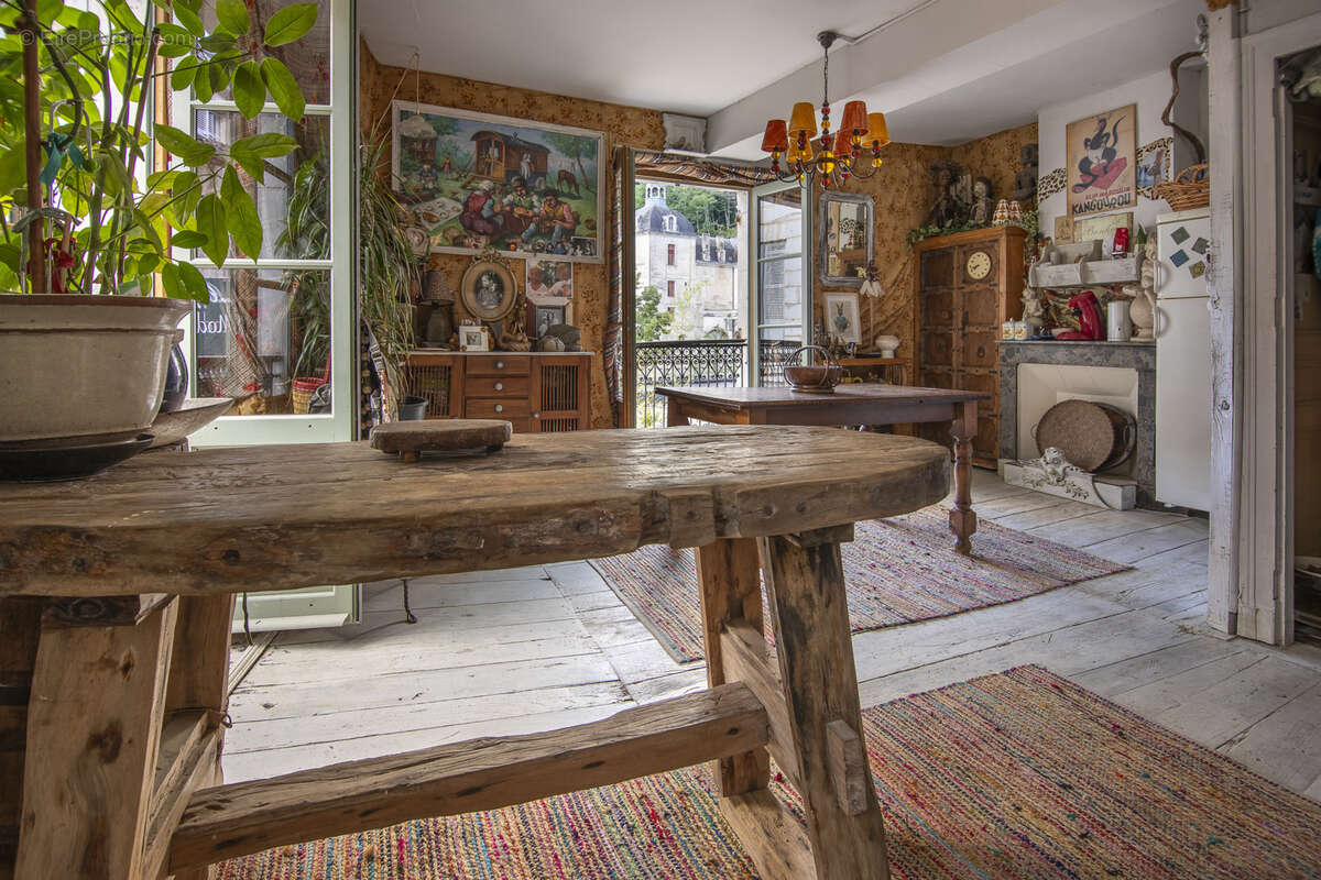 Immeuble en plein cœur de Brantome en Périgord, 8 pièces, 4 chambres et une terrasse à l’étage d’environ 50 m2 - photo 4