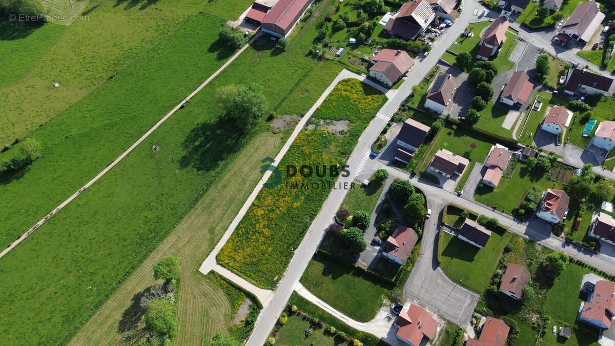 Terrain à DOMPREL