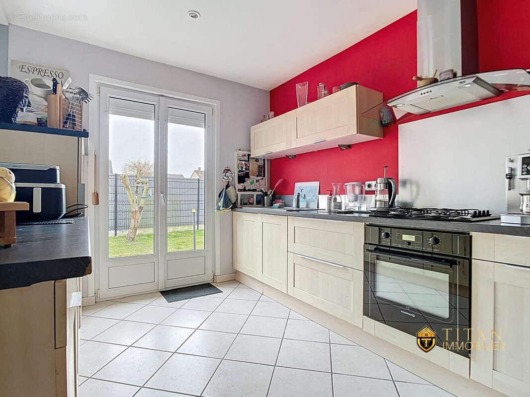 Pavillon individuel en plain pied, 3 chambres, jardin à Wormhout ( 59470) - Maison à WORMHOUT