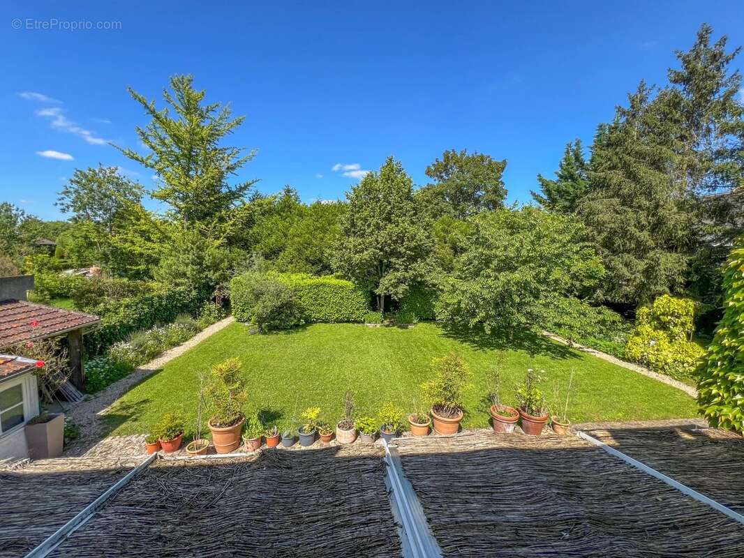 Maison à LE MESNIL-SAINT-DENIS