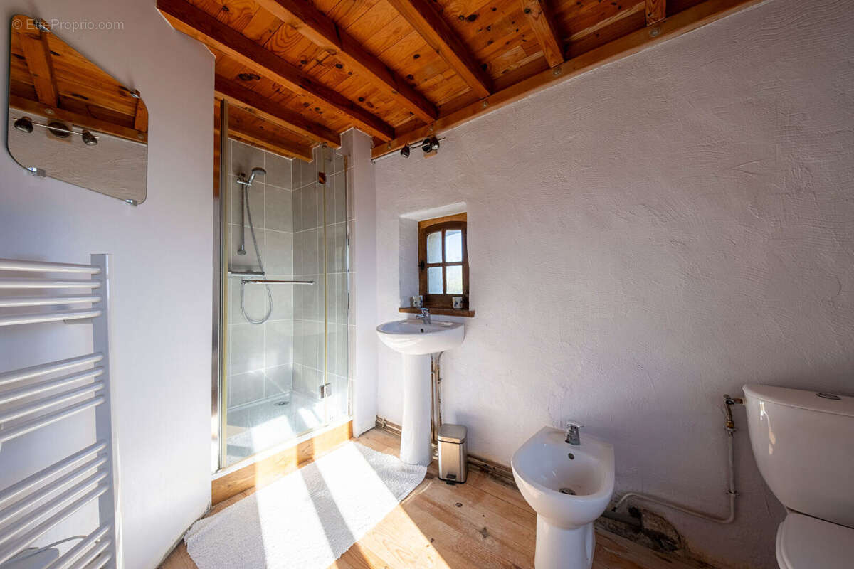 Maison à ESCUEILLENS-ET-SAINT-JUST-DE-BELENGARD