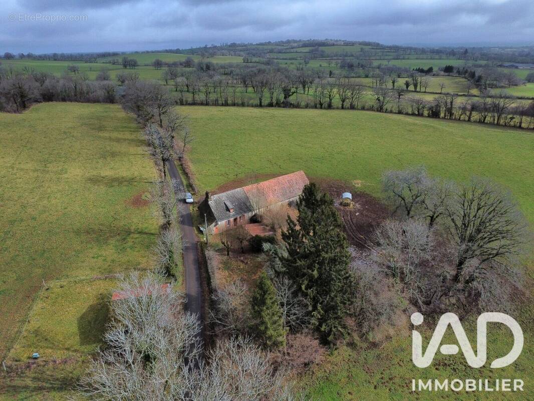 Photo 1 - Maison à ALLY