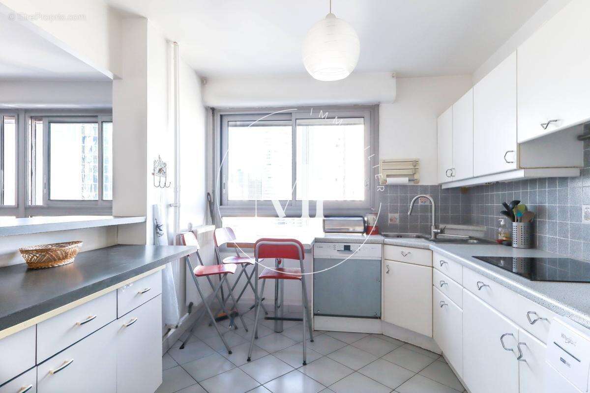 Appartement à COURBEVOIE