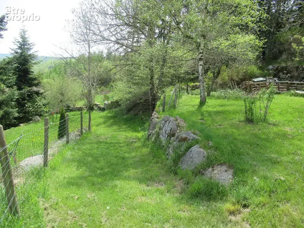 Ancienne ferme avec 1100 m2 de terrain - photo 3