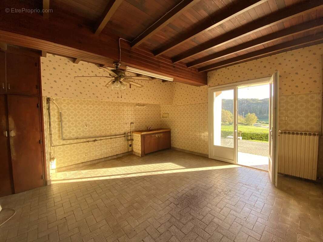 Aurignac, Ferme T6 – Vue imprenable sur les Pyrénées – 3 800 m² de terrain - photo 4