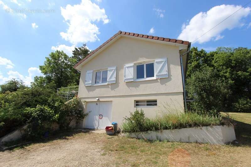 Maison à vendre 5 pièces de 106 m² à SAINTE MARIE SUR OUCHE (21), terrain de 2213 m² arboré - photo 9
