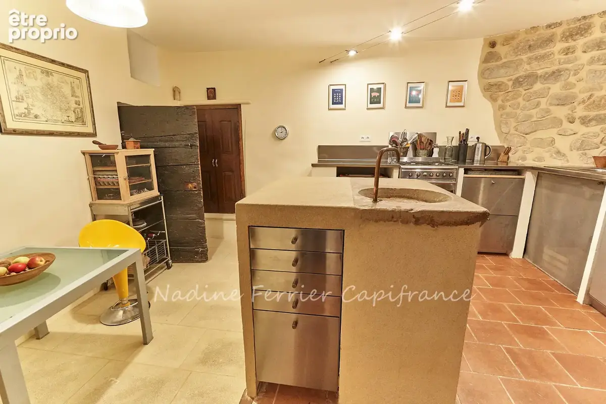 Jouques (13) – grande maison de village rénovée – 215 m² – 4 chambres – terrasse panoramique - photo 5