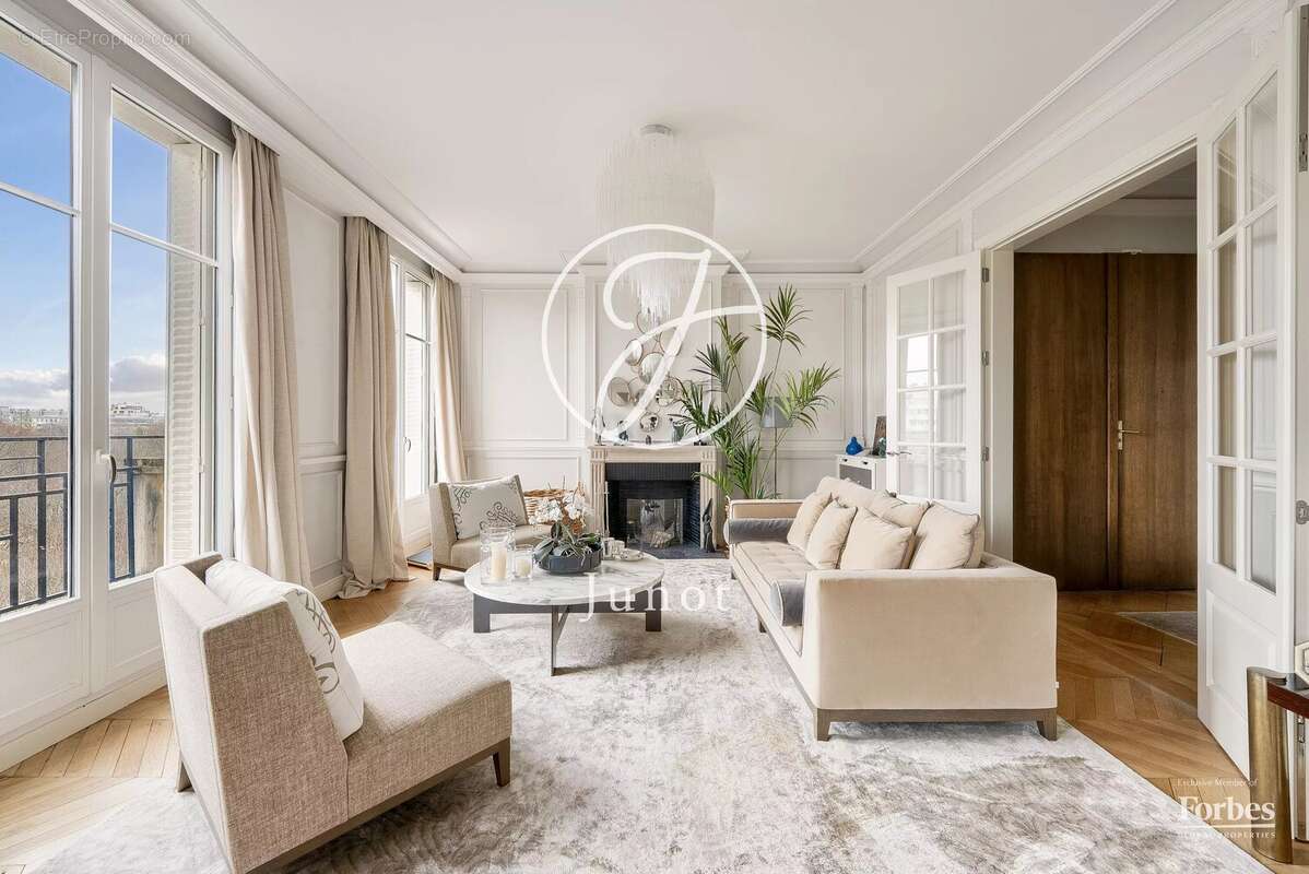 Appartement à PARIS-16E