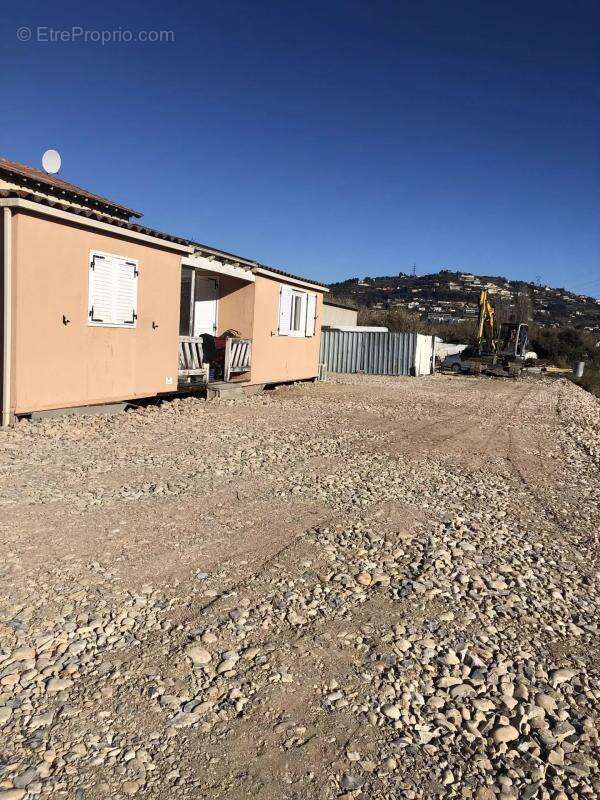 Commerce à SAINT-LAURENT-DU-VAR