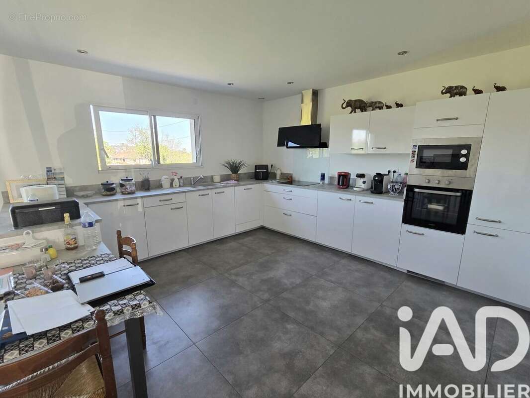 Maison 131 m² à Jugeals-Nazareth  - photo 6