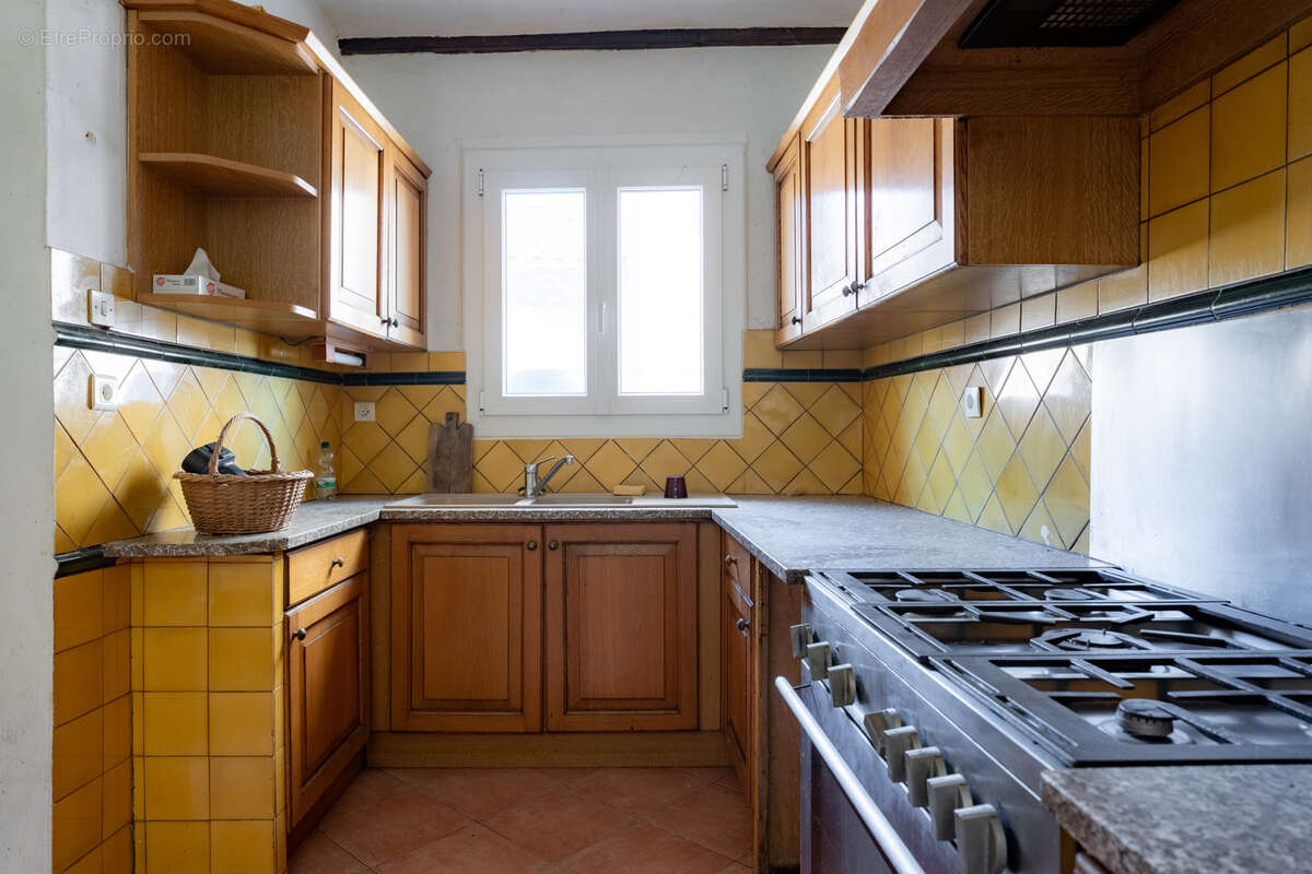 Maison à SIMIANE-COLLONGUE