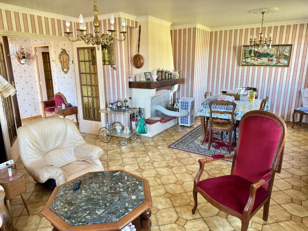 Maison à SAINT-AULAIRE