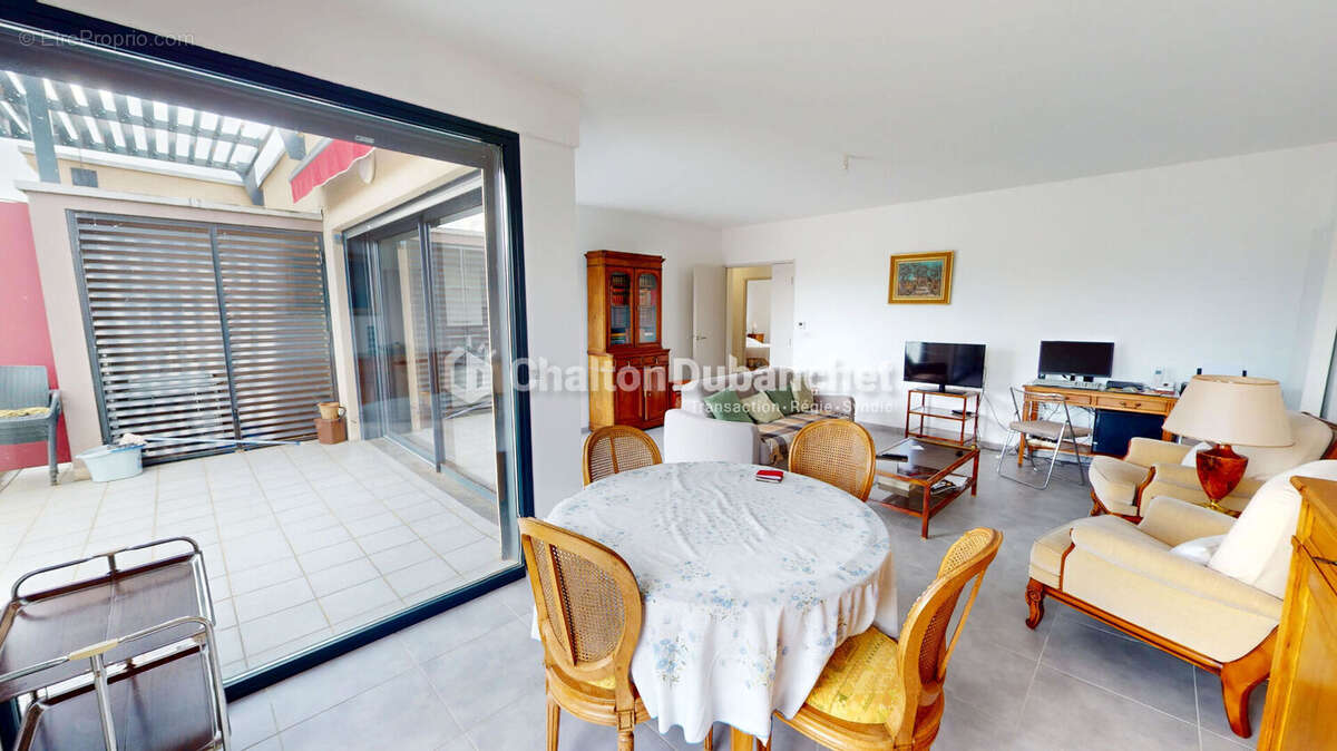 Appartement à RENAISON