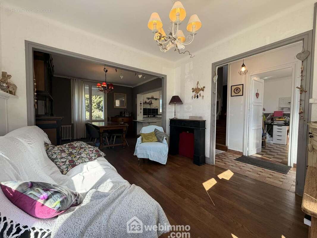 Vous apprécierez le charme de cette pièce ! - Maison à LAON