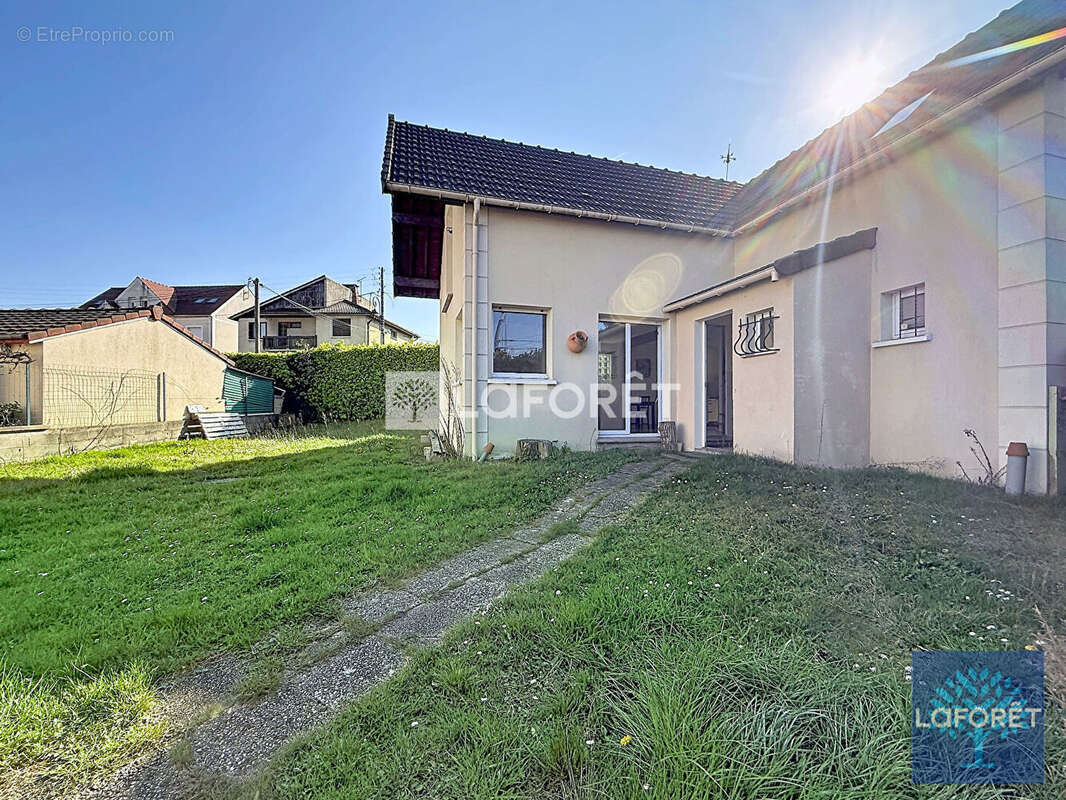 Maison à VIGNEUX-SUR-SEINE