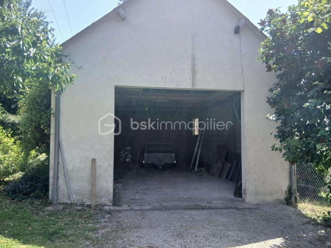 Maison à MENIL-HUBERT-EN-EXMES