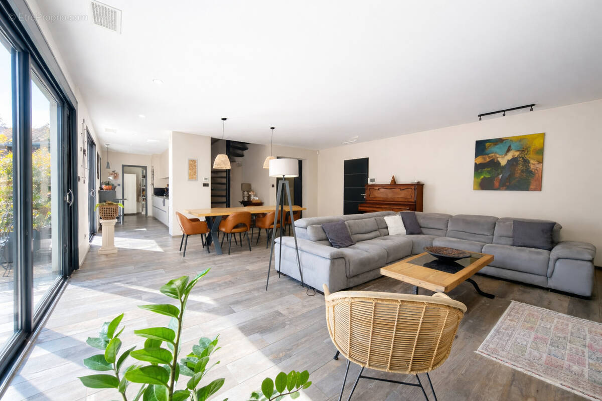 Maison à SAINT-LAURENT-DE-LA-SALANQUE