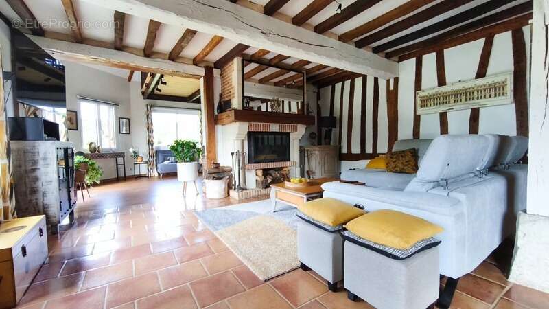 A 20 KMS de Fécamp. Ensemble immobilier comprenant 2 habitations (303 m²);1 piscine; triple garage; Terrain 5215 m² - photo 8