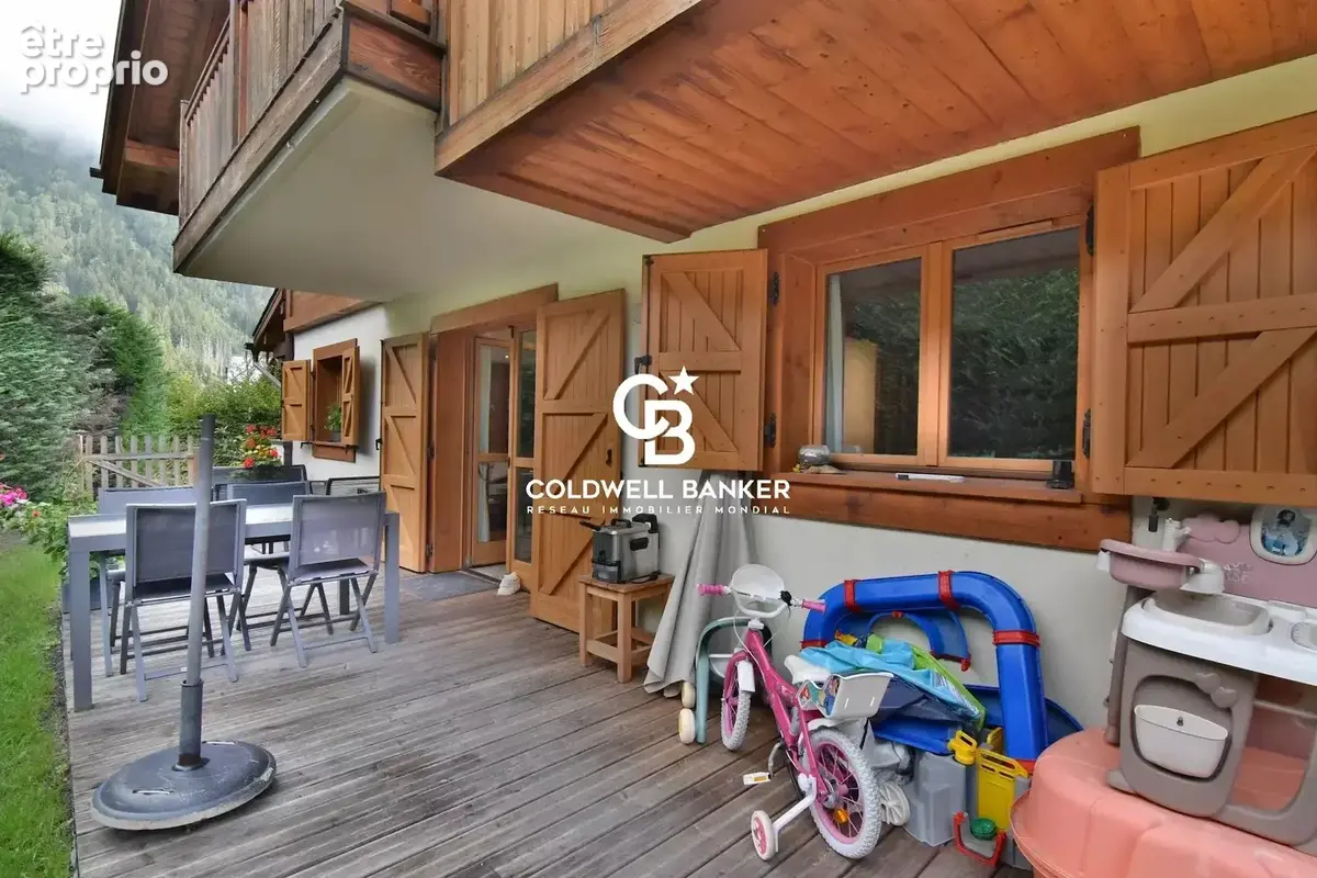 Appartement T3, 2 chambres avec terrasse et jardin privatif - Chamonix secteur Les Bossons - photo 8