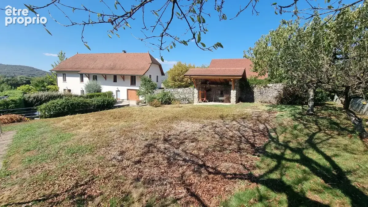 Champagneux   une maison de caractère qui ne demande qu’à écrire la suite de son histoire… - photo 2