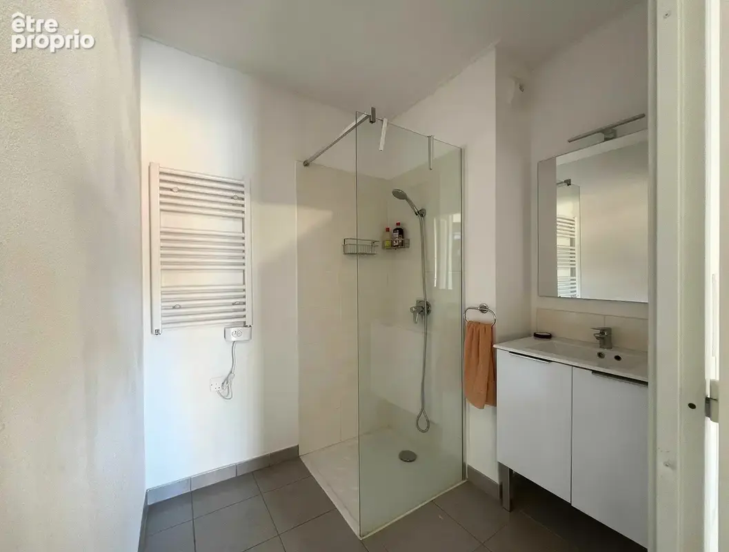 MARSEILLE 4e   CHARTREUX  T2 avec garage en sous-sol  Résidence de 2016  155 000 € - photo 4