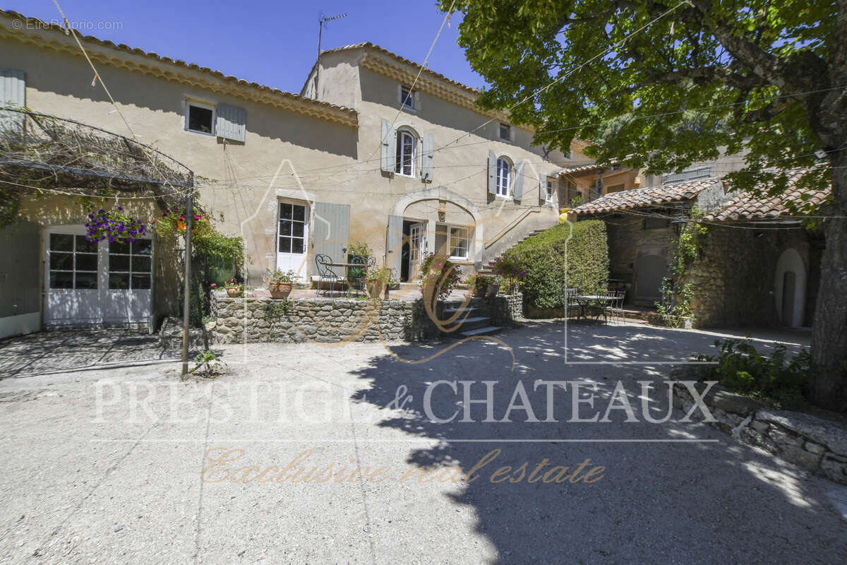 Maison à GRIGNAN