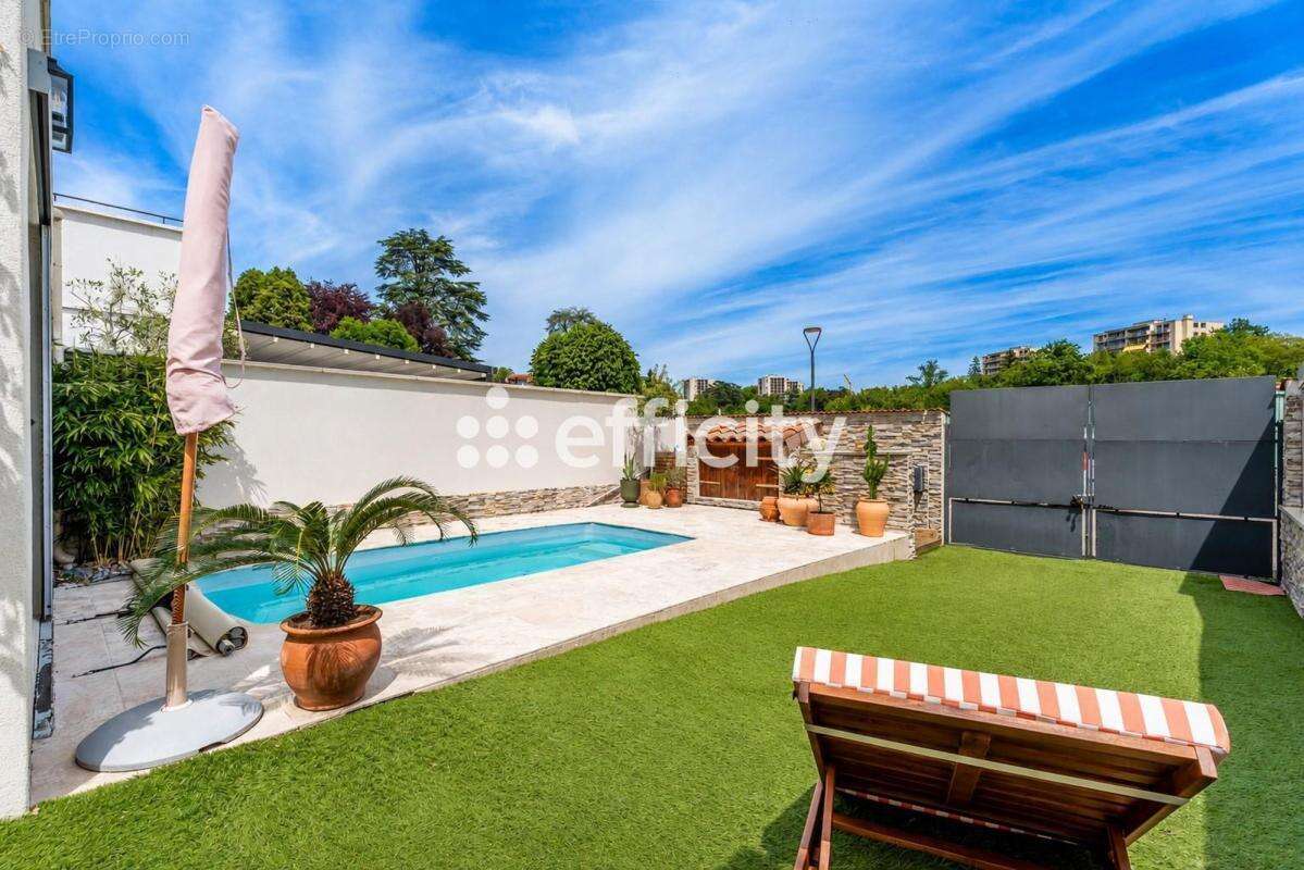 Maison 112 m² à Tassin-La-Demi-Lune  - photo 2