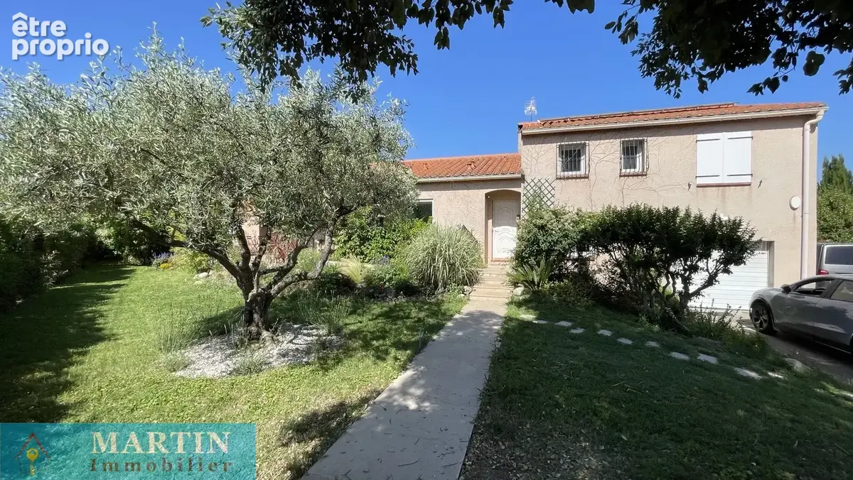 Magnifique villa avec piscine et terrain arbore - photo 4