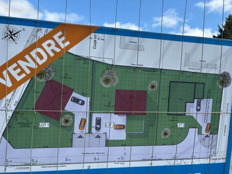 Terrain à SAINT-ROMAIN-DE-JALIONAS