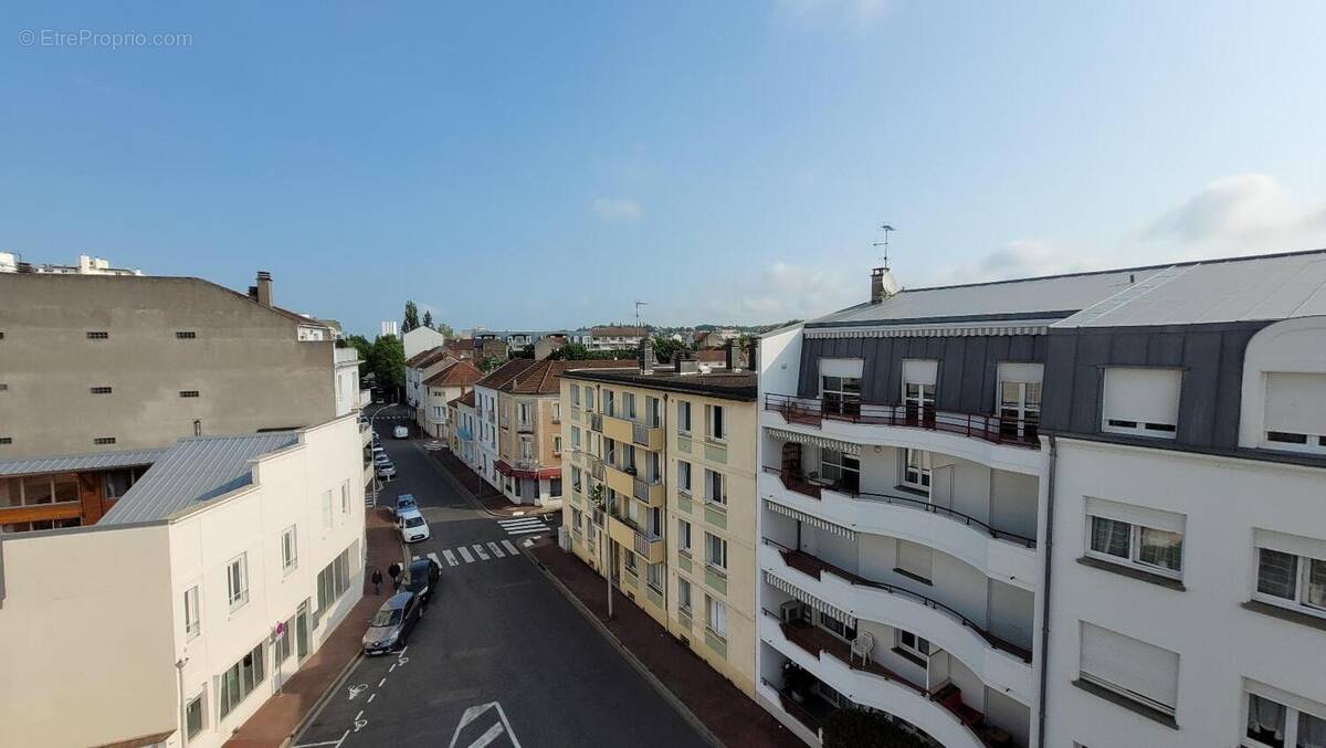   - Appartement à NEUVY