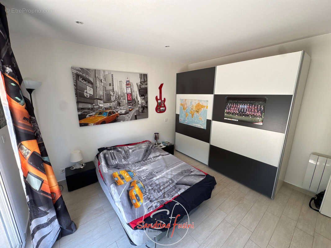 Plan de Carros villa composée de deux appartements. - photo 6