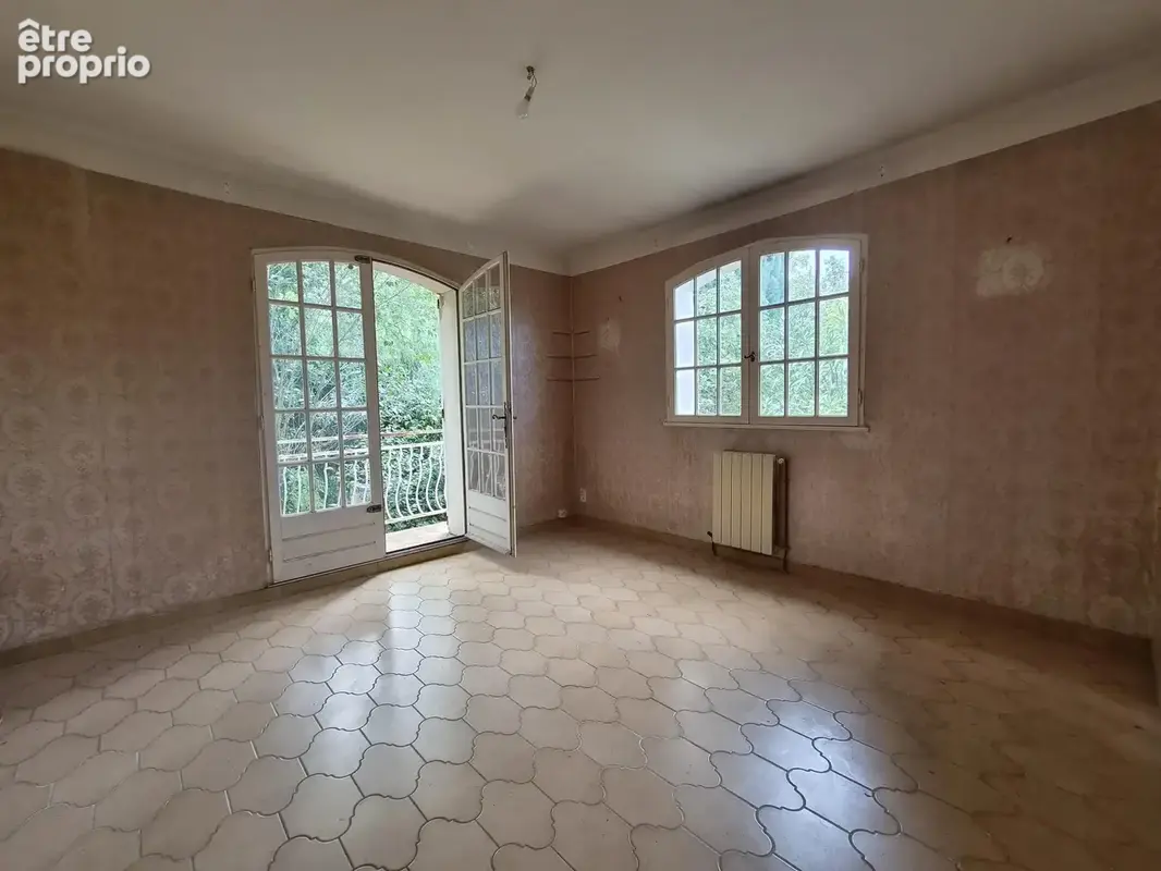Maison de caractère avec piscine, grand terrain arboré et fort potentiel de valorisation - photo 7