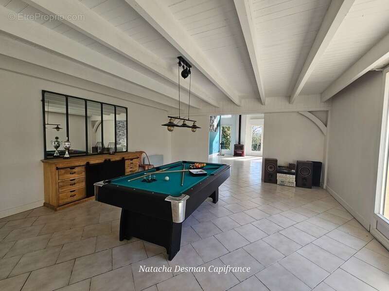 Maison familiale 239 m² au cœur de la nature – 7 pièces – Fort potentiel -  SAINTE COLOMBE (17) - photo 13