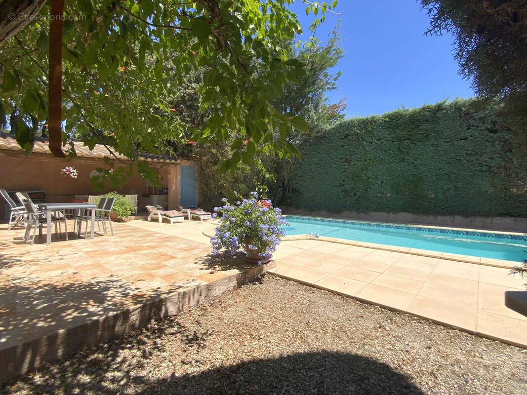 Charmante villa de plain pied avec piscine. - photo 6