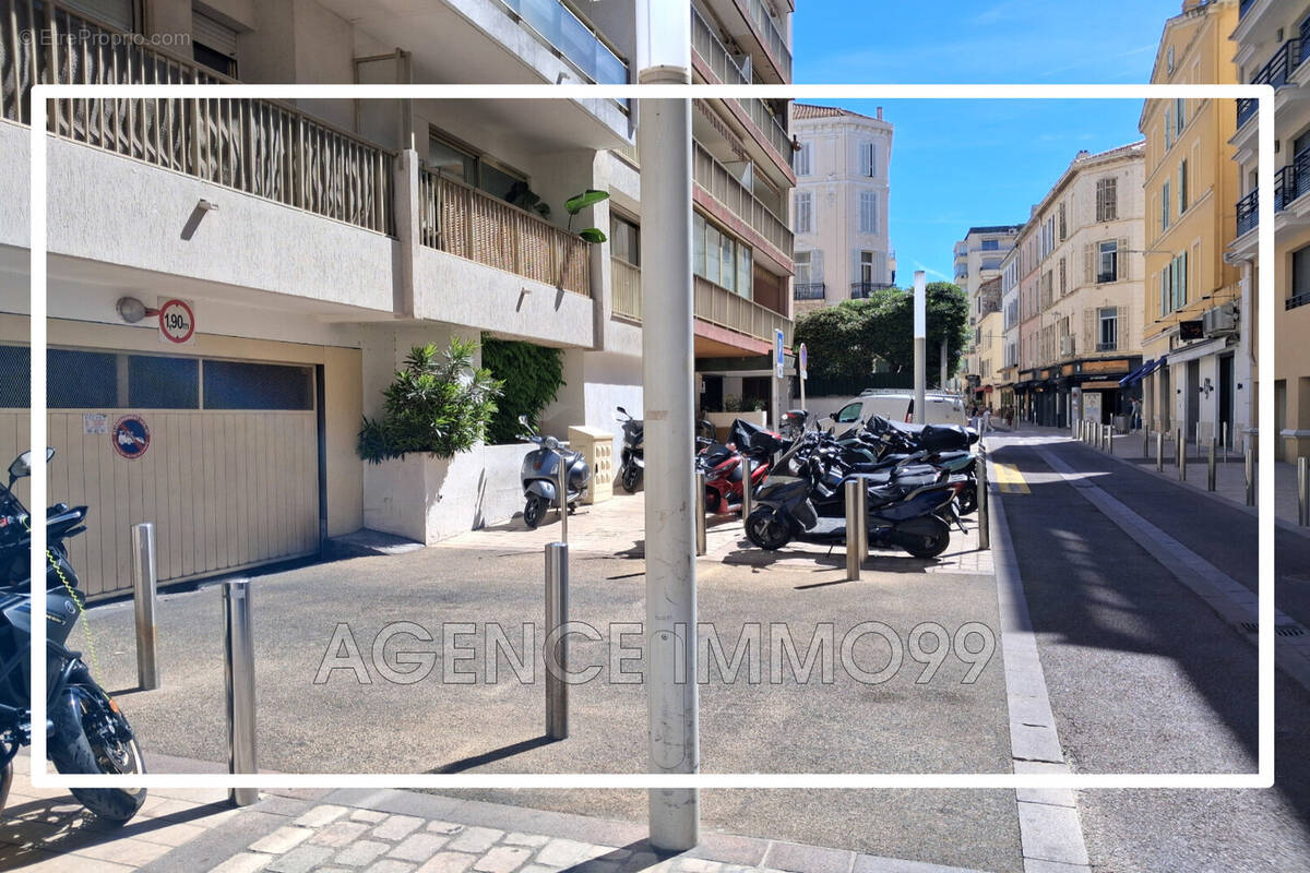 Parking à CANNES