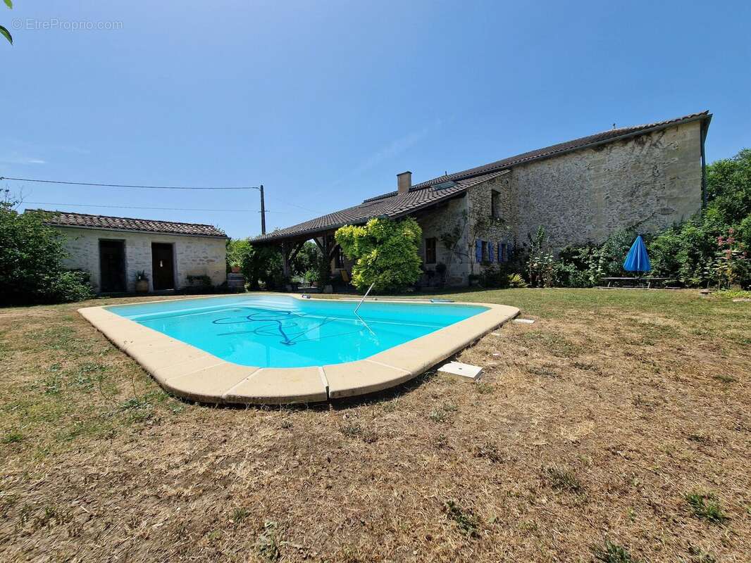 Propriété de caractère à la campagne avec vue panoramique - photo 2