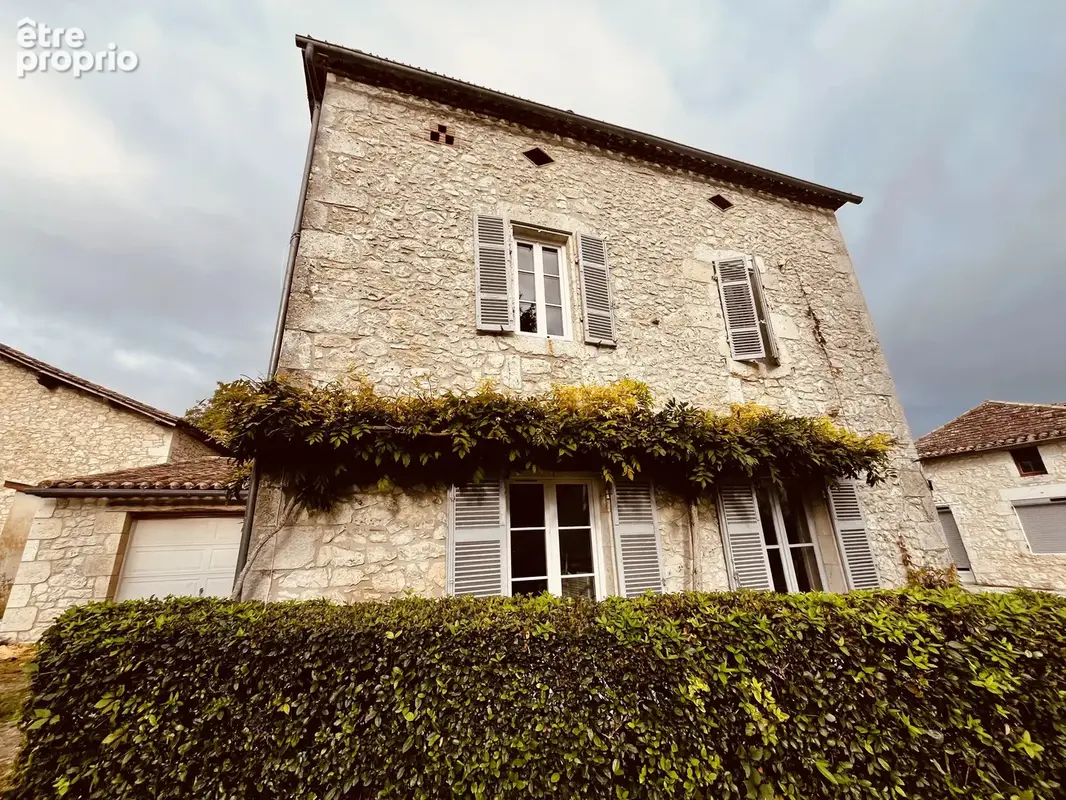 Belle Maison de Village en Pierre Rénovée avec Jardin Clos et Garage - photo 17
