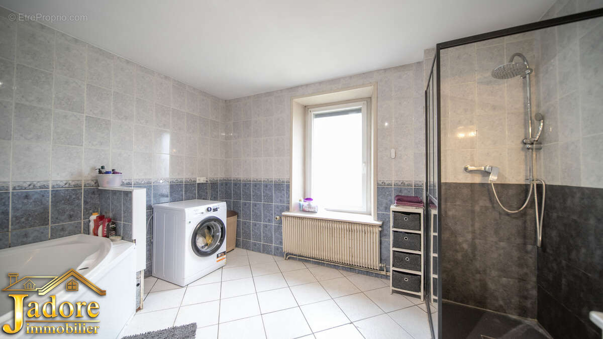 Maison à LA CHAPELLE-DEVANT-BRUYERES