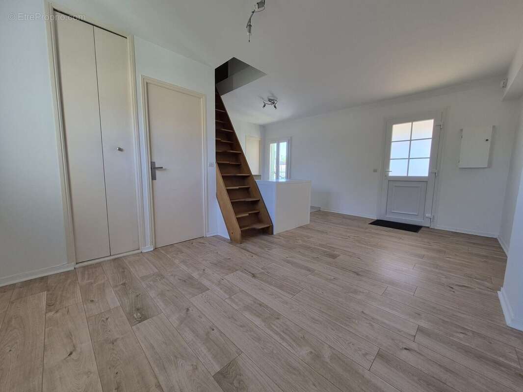 Appartement 42 m² à Saint-Maurice-Montcouronne  - photo 2