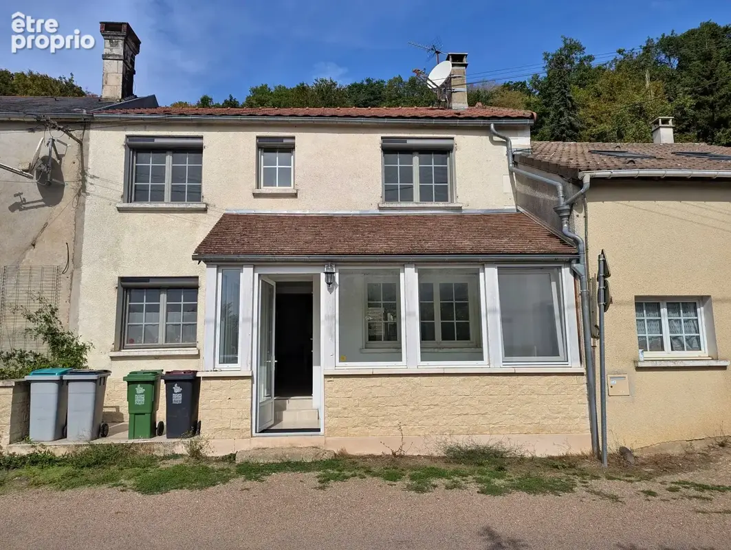 Façade maison rénovée au Sud d\'Auxerre