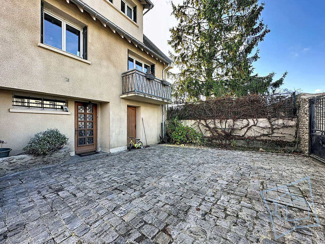 Maison à CERNAY-LA-VILLE