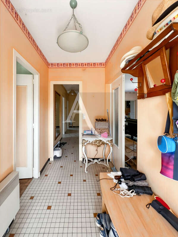 Découvrez cette charmante maison nichée dans un magnifique village en hauteur - photo 9