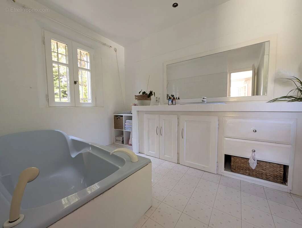 ROQUEFORT LES PINS Maison 5 pièces - 175 m² - Piscine - photo 17