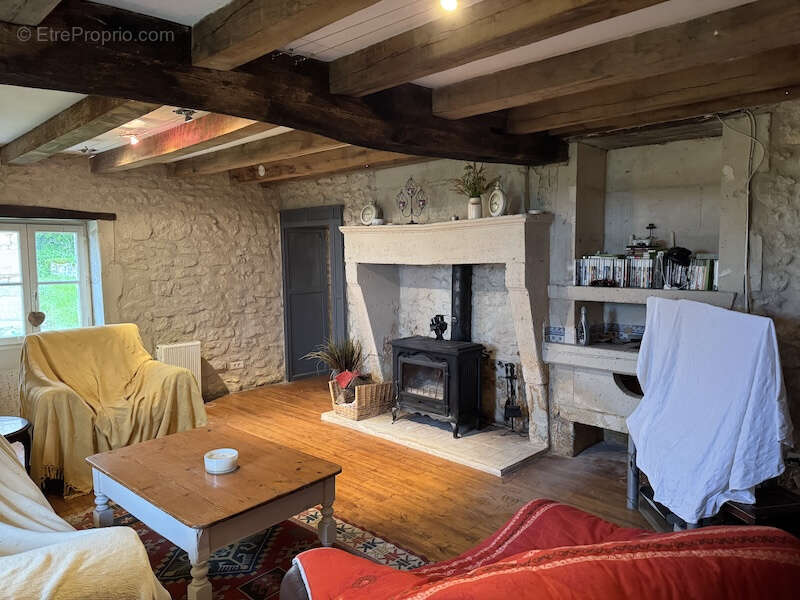 Maison à CHAMPAGNE-ET-FONTAINE