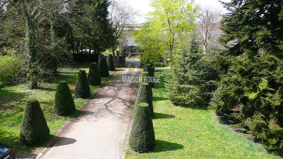 Château 19 e siècle  21 pièces 8400 m² de parc - photo 6