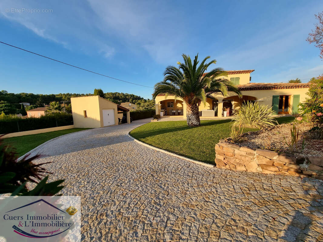 La crau villa t5 avec dependances et piscine - photo 13